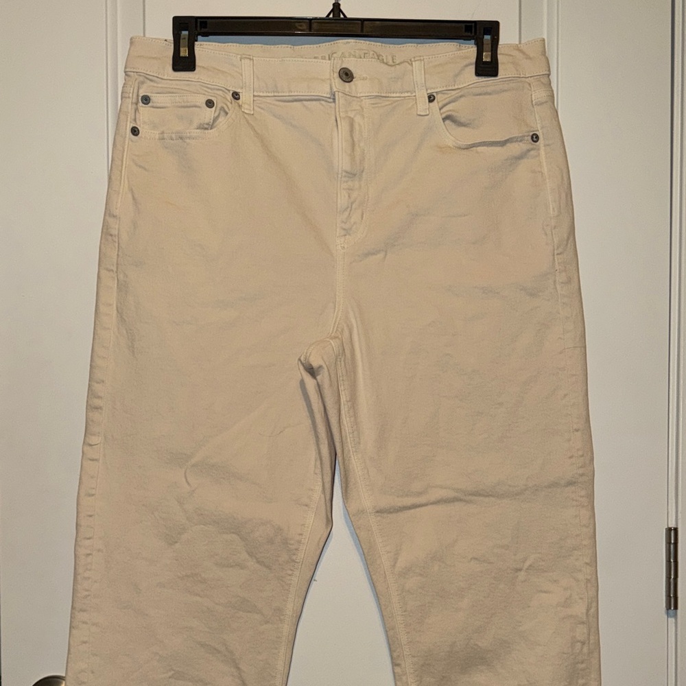American Eagle Outfitters Cream Relaxed Jeans